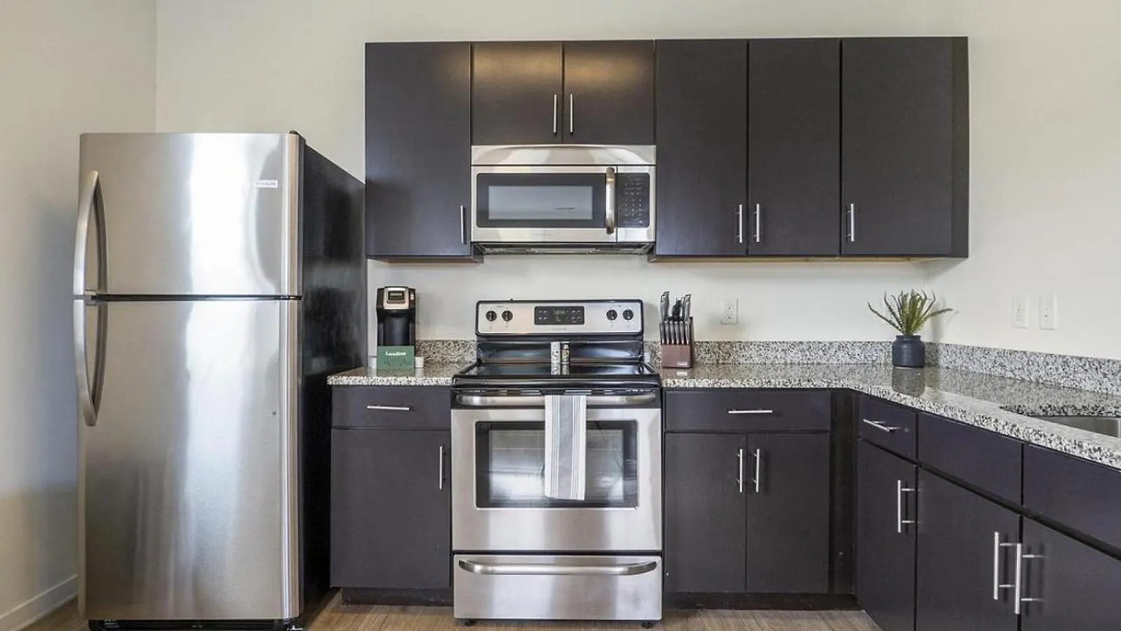 Landing At Ap The Spectrum Apartments - 1 Bedroom In Chamberlayne Industrial Center Richmond